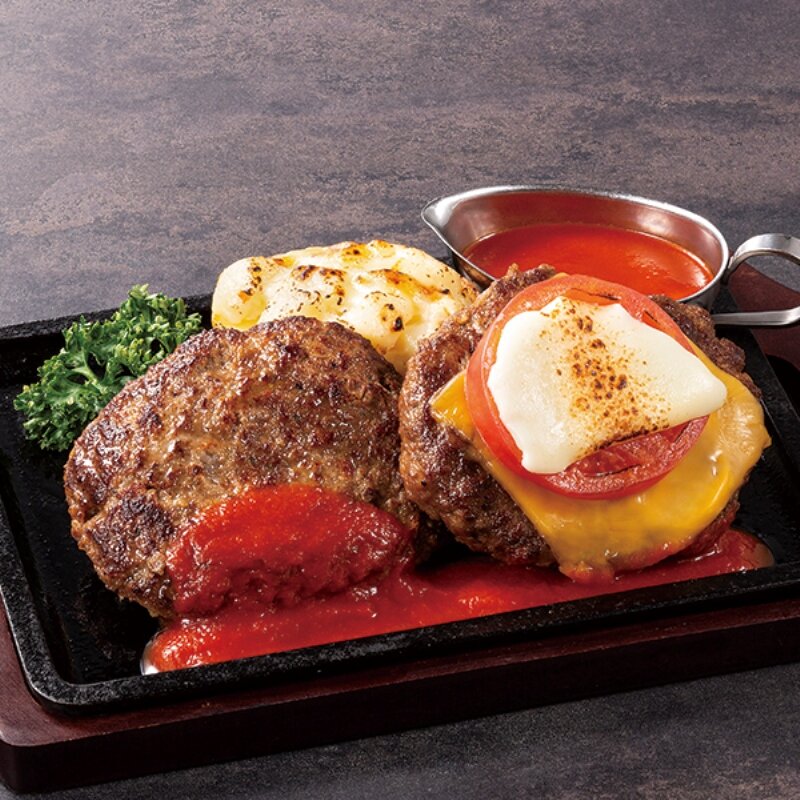 トマト＆チーズ　ビーフハンバーグステーキ　Wハンバーグ（約180g×2）　　　※写真は約180g×1です。