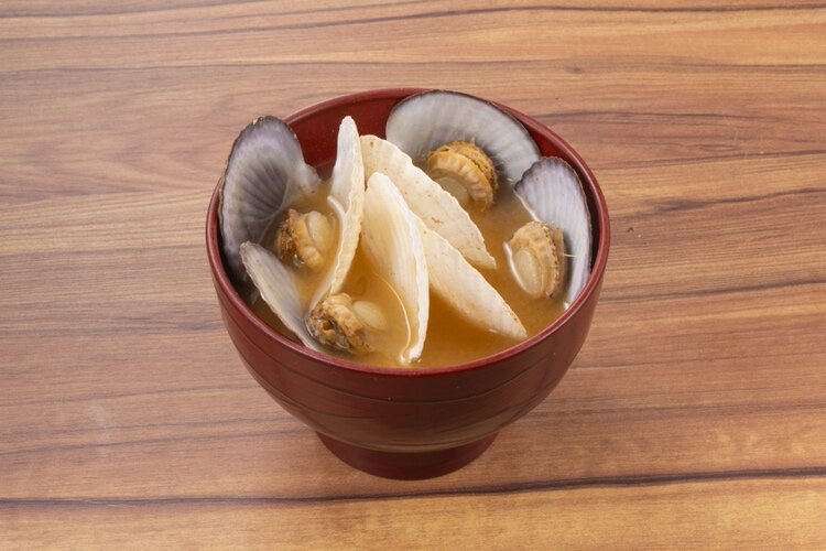 〆のホタテ稚貝の味噌汁