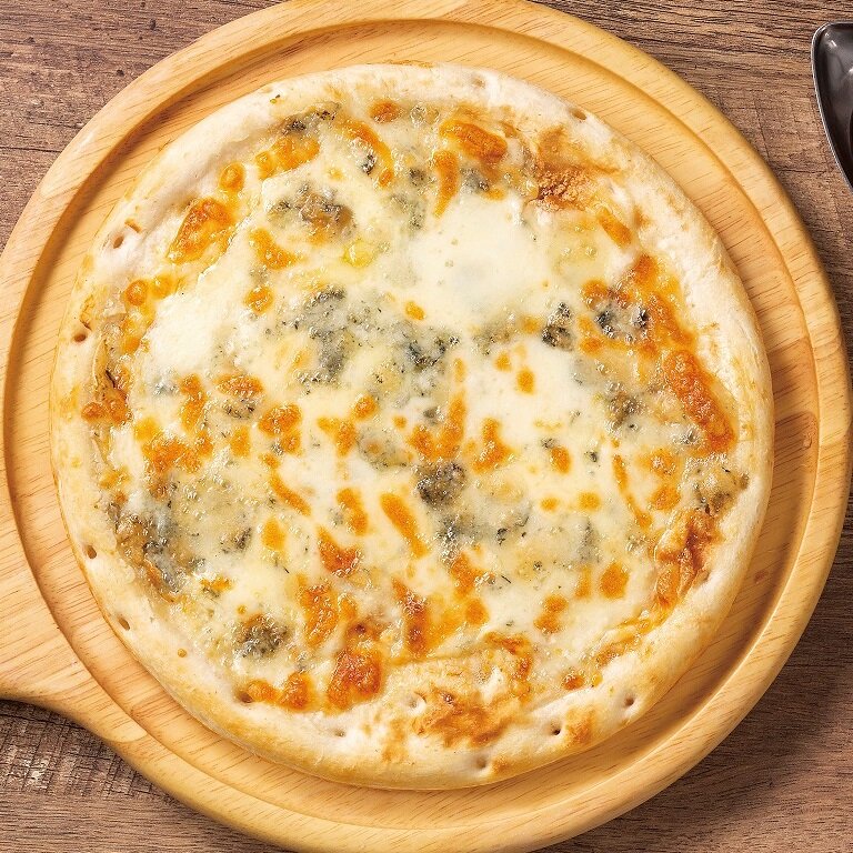 4種のチーズピザ　はちみつ添え