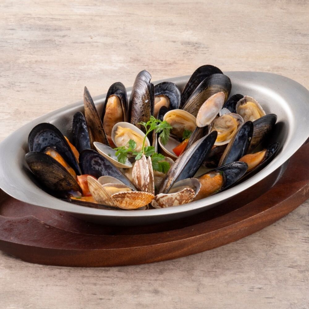 ムール貝とあさりのワイン蒸し