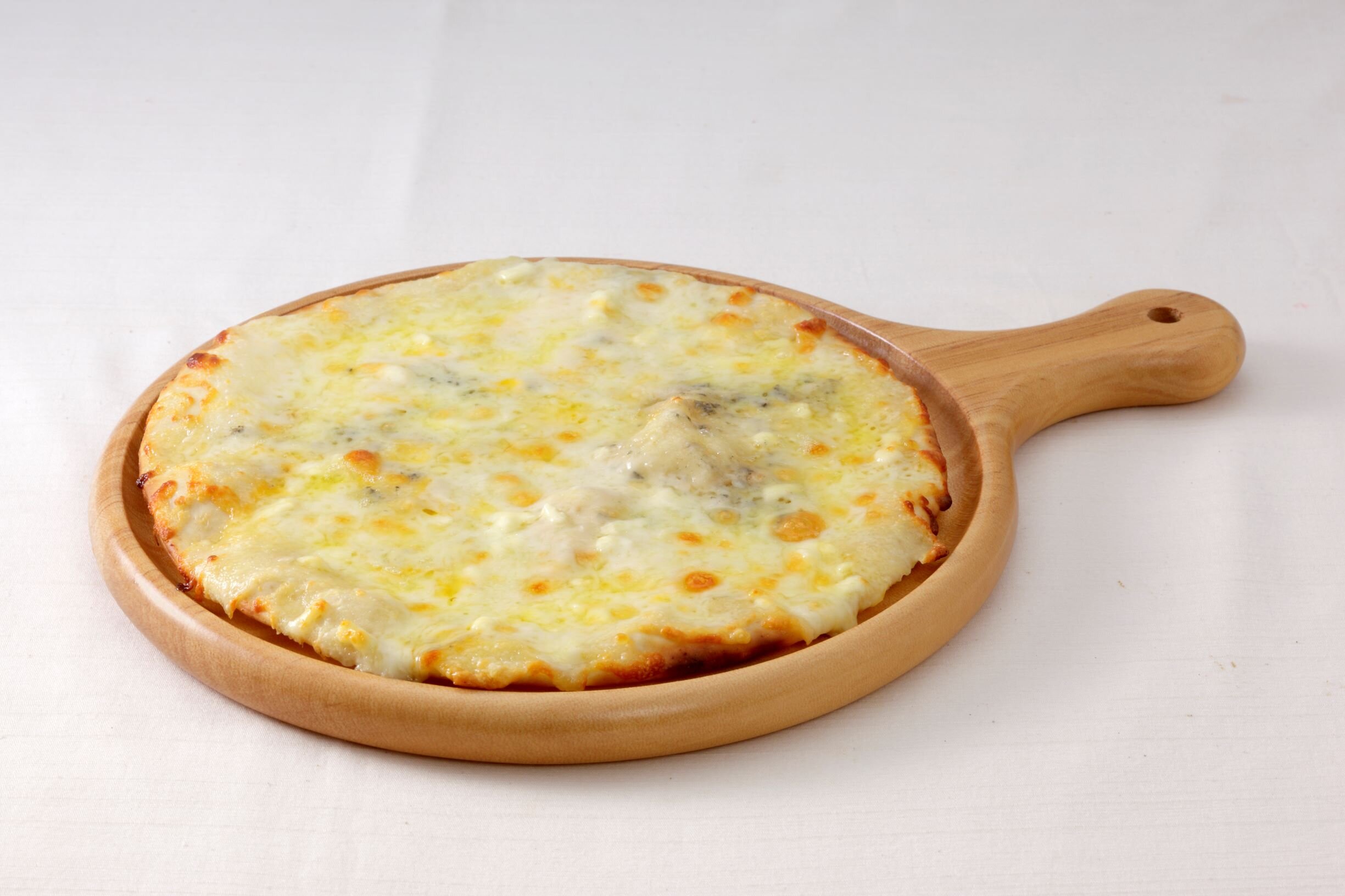 ６種チーズのおつまみピザ
