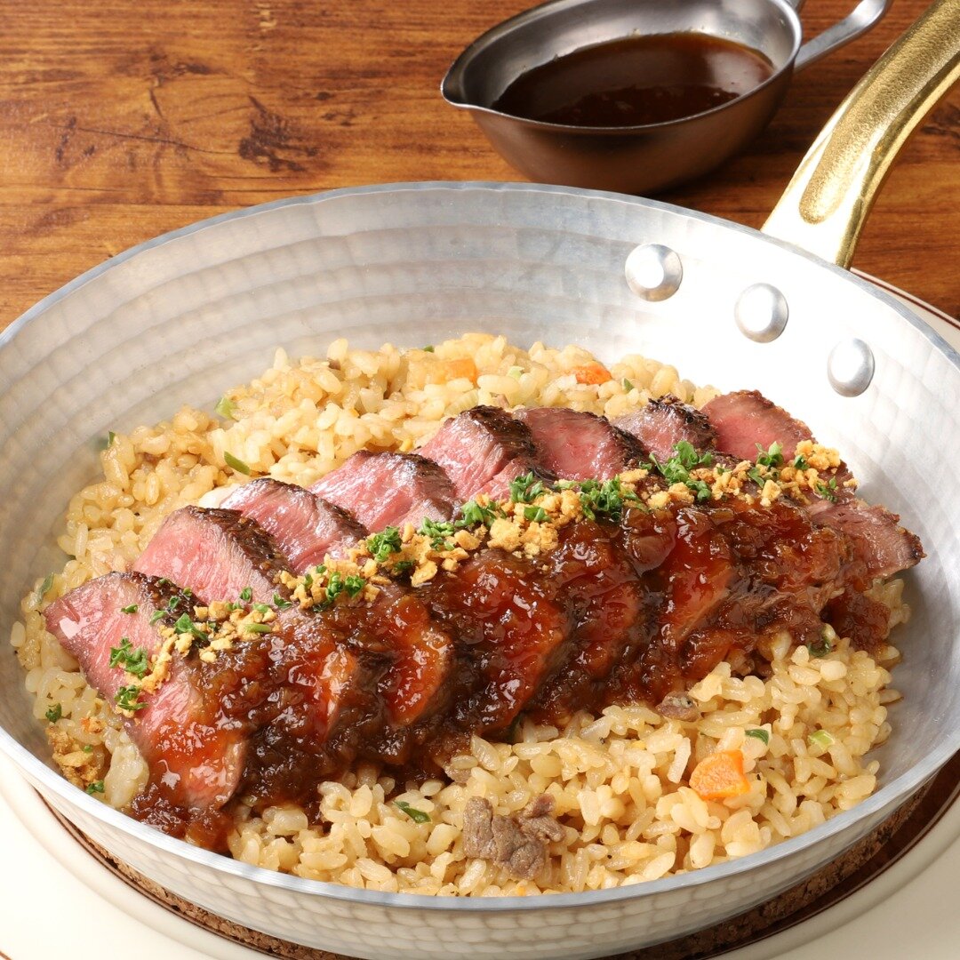 黒毛和牛のステーキガーリックピラフ