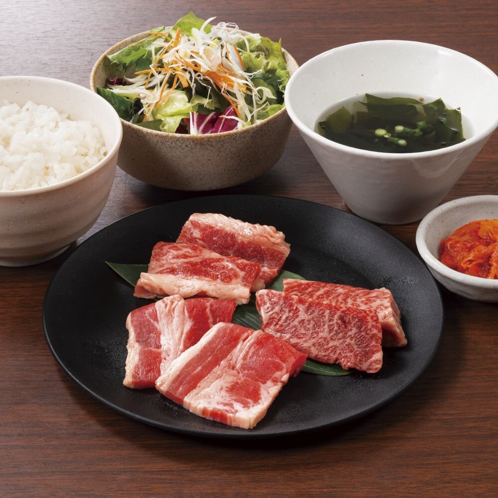 ばくよう亭カルビ三種盛合せ定食